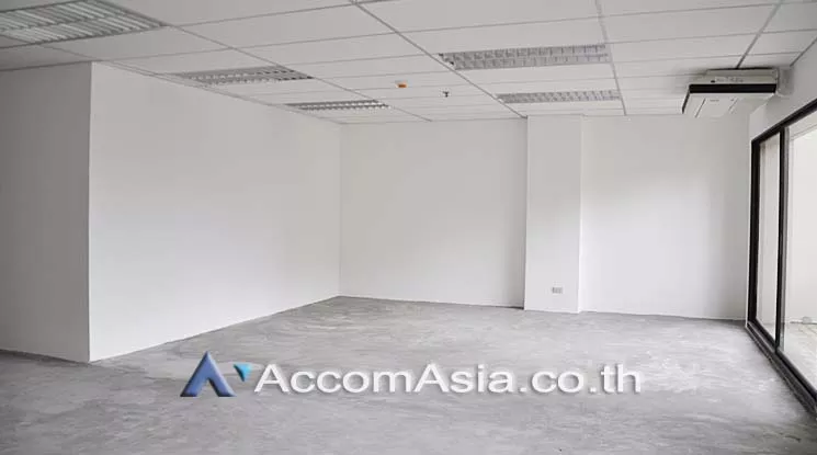  1  Office Space For Rent in Ploenchit ,Bangkok BTS Chitlom at Piya Place AA16012